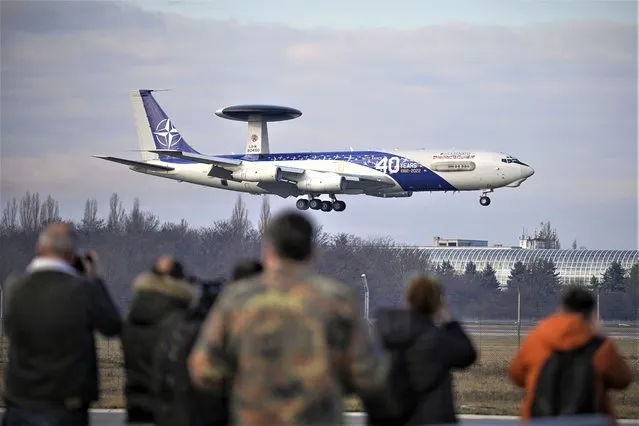 A NATO AWACS aircraft lands at the Baza 90 Romanian air force base in Otopeni, Romania, Tuesday, January 17, 2023. Two of three NATO surveillance planes arrived at an air base near Romania's capital Tuesday where they are set to undertake regional reconnaissance missions to “monitor Russian military activity” within the 30-nation military alliance's territory. (Photo by Vadim Ghirda/AP Photo)
