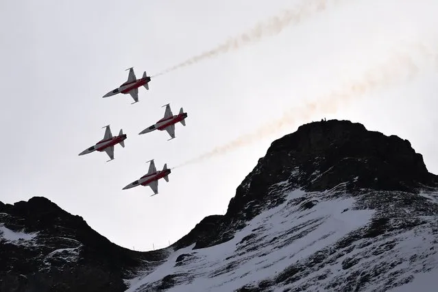 Swiss Air Force flies over the mountains prior to the start of  the Super-G event during the FIS Alpine Skiing Men's World Cup in Wengen, Switzerland, on January 13, 2023. (Photo by Marco Bertorello/AFP Photo)