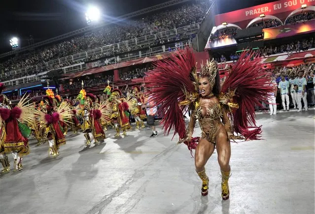 Performer from the Vila Isabel samba school parades during Carnival celebrations at the Sambadrome in Rio de Janeiro, Brazil, Tuesday, February 20, 2023. (Photo by Silvia Izquierdo/AP Photo)