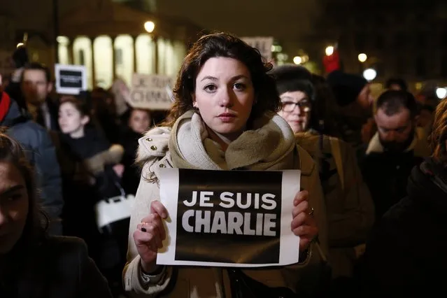 A woman holds a placard that reads, “I am Charlie”, during a vigil to pay tribute to the victims of a shooting by gunmen at the offices of weekly satirical magazine Charlie Hebdo in Paris, at Trafalgar Square in London January 7, 2015. (Photo by Stefan Wermuth/Reuters)