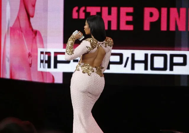 Nicki Minaj takes the stage to accept the award for favorite hip hop album for "The Pinkprint" during the 2015 American Music Awards in Los Angeles, California November 22, 2015. (Photo by Mario Anzuoni/Reuters)
