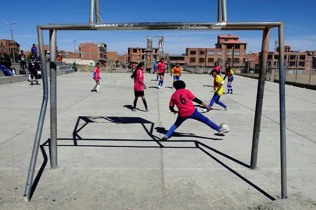 School girls play soccer in Villa Ingenio, El Alto outskirts in La Paz, Bolivia, June 1, 2018. (Photo by David Mercado/Reuters)