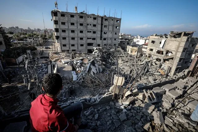 A Palestinian boy inspects the rubble of the Al-Aqsa TV's building after it was targeted by Israeli airstrikes against Gaza, in Gaza City on November 13, 2018. (Photo by Ali Jadallah/Anadolu Agency/Getty Images)