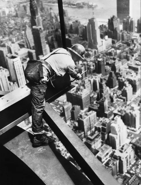 Construction worker Bob Fitzpatrick secures himself to a metal girder on the 102nd floor of the Empire State Building, New York to make some technical checks on July 18, 1950. During this time, other workers are constructing a television antenna on the top of the building. (Photo by Keystone-France/Gamma-Keystone via Getty Images)