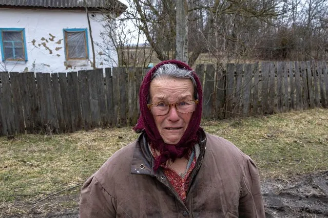 A woman reacts, as Russia's invasion of Ukraine continues, in the village of Sloboda, outside Chernihiv, Ukraine, April 5, 2022. (Photo by Marko Djurica/Reuters)