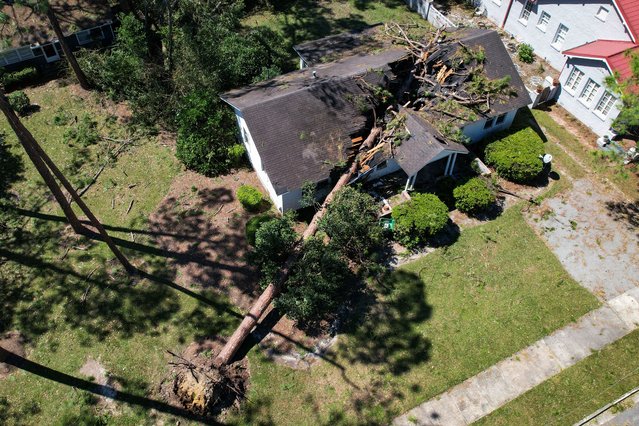 An aerial picture taken on September 28, 2024, shows storm damage in the aftermath of Hurricane Helene in Valdosta, Georgia. At least 44 people died across five US states battered by powerful storm Helene, authorities said on September 27, after torrential flooding prompted emergency responders to launch massive rescue operations. (Photo by John Falchetto/AFP Photo)