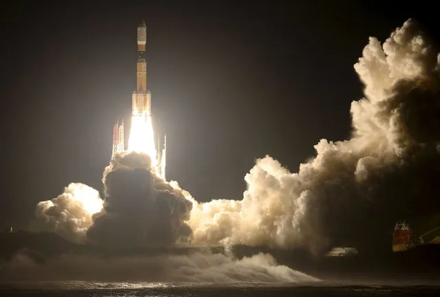 A H-2B rocket carrying cargo craft for the International Space Station (ISS) called “Kounotori No.5” blasts off from the launching pad at Tanegashima Space Center on the Japanese southwestern island of Tanegashima, Kagoshima prefecture, southwestern Japan, in this photo taken by Kyodo August 19, 2015. “Kounotori” which is Japanese for White stork lifted off with supplies for the International Space Station on Wednesday. The unmanned cargo craft is bringing food, hygiene items and spare parts to the ISS. (Photo by Reuters/Kyodo News)