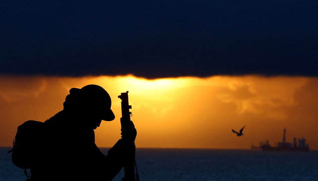 The statue of soldier “Tommy”, a war statue by artist Ray Lonsdale, is seen during sunrise ahead of Remembrance Day in Seaham, Britain on November 10, 2023. (Photo by Lee Smith/Reuters)