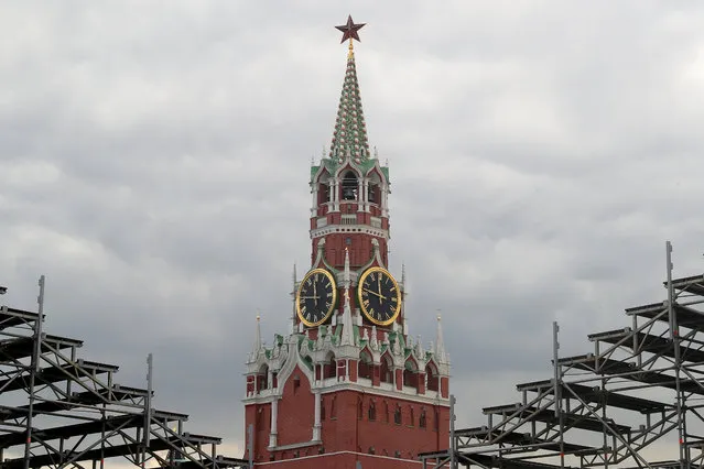 A view of the Spasskaya Tower during assembly work in Red Square in Moscow, Russia on August 19, 2020. (Photo by Alexander Shcherbak/TASS)