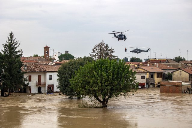 People are evacuated by helicopters of the Italian Air Force during floods in the small village of Traversara, on September 19, 2024. Many inhabitants were caught by the flood are still stuck in their homes sourrounded by water. The strong winds and rains which have swept across central and eastern Europe, killing 24 people, pummeled the Emilia-Romagna and Marche regions, with over 1,000 people evacuated from homes. (Photo by Federico Scoppa/AFP Photo)