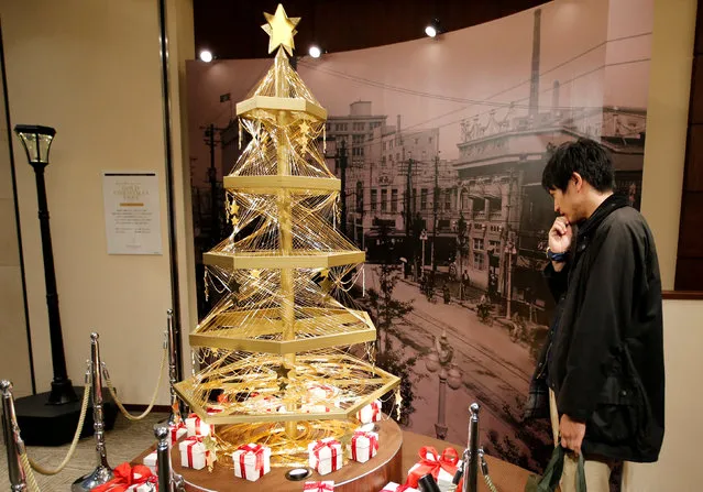 A gold Christmas tree decorated with 19-kilograms (41.8 lbs) of pure gold wires, is displayed for sale for two hundred million yen ($1.8 million dollars) at the Ginza Tanaka store in Tokyo, Japan, November 21, 2016. (Photo by Toru Hanai/Reuters)