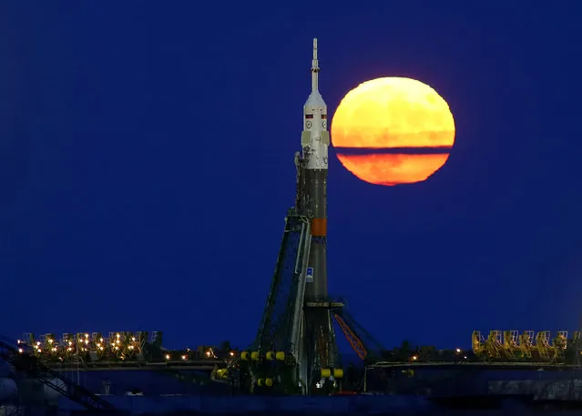 The supermoon rises behind the Soyuz MS-03 spacecraft, ahead of its upcoming launch to the International Space Station (ISS), at the Baikonur cosmodrome in Kazakhstan November 14, 2016. (Photo by Shamil Zhumatov/Reuters)