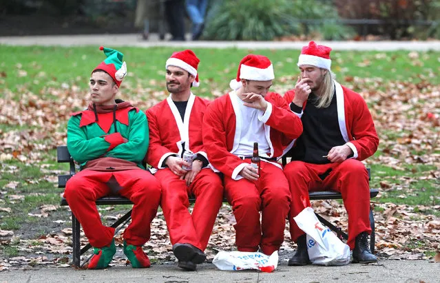 Revellers dressed as Santa Claus take a break during the annual SantaCon event in central London, Britain, December 8, 2018. (Photo by Simon Dawson/Reuters)