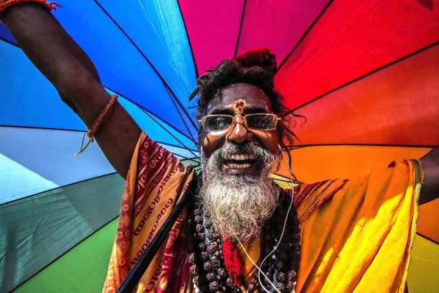 A Hindu holy man shouts religious slogans during a procession to mark 'Krishna Janmashtami' in Srinagar, Indian controlled Kashmir, Friday, August 19, 2022. Krishna Janmashtami marks the birth of Hindu god Krishna. (Photo by Mukhtar Khan/AP Photo)