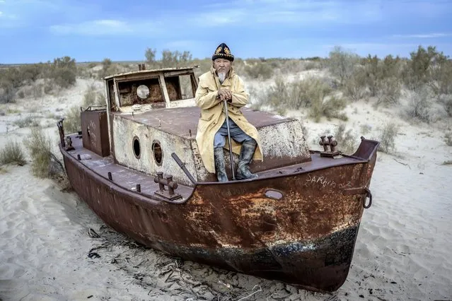 Ali Shadilov, a former fisherman of the Aral Sea, sits on a dilapidated boat in Muynak, Uzbekistan, Tuesday, June 27, 2023. The Associated Press interviewed Shadilov and others in Muynak, Uzbekistan – all residents in their 60s and 70s who’ve long been tied to the sea, or what remains of it. (Photo by Ebrahim Noroozi/AP Photo)