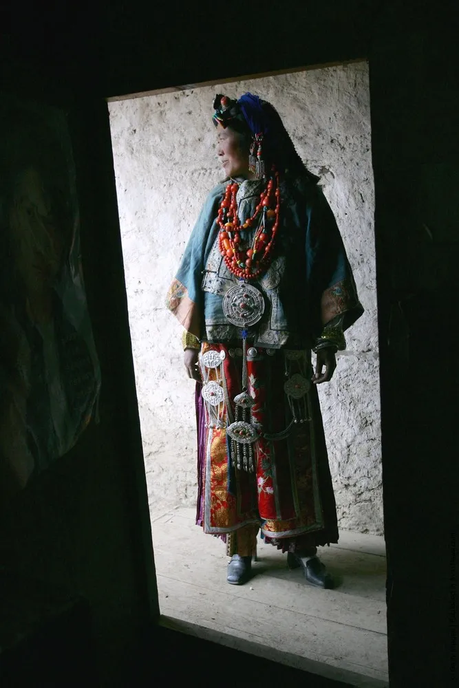 Tibetan Qing Dynasty Family Dress In Zhailong Village
