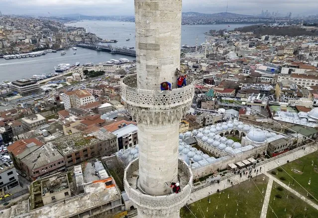 Mahya masters work in the installation of a lights message at the top of one of the minarets of the Suleymaniye mosque ahead of the Muslim holy month of Ramadan, in Istanbul, Turkey, Wednesday, March 6, 2024. Mahya is the unique Turkish tradition of stringing religious messages and designs between minarets. (Photo by Emrah Gurel/AP Photo)