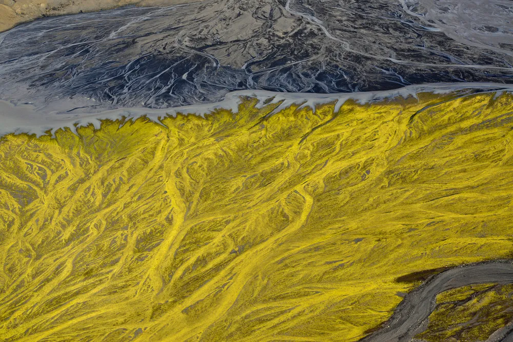 Breathtaking Images of Icelandic Volcano Rivers