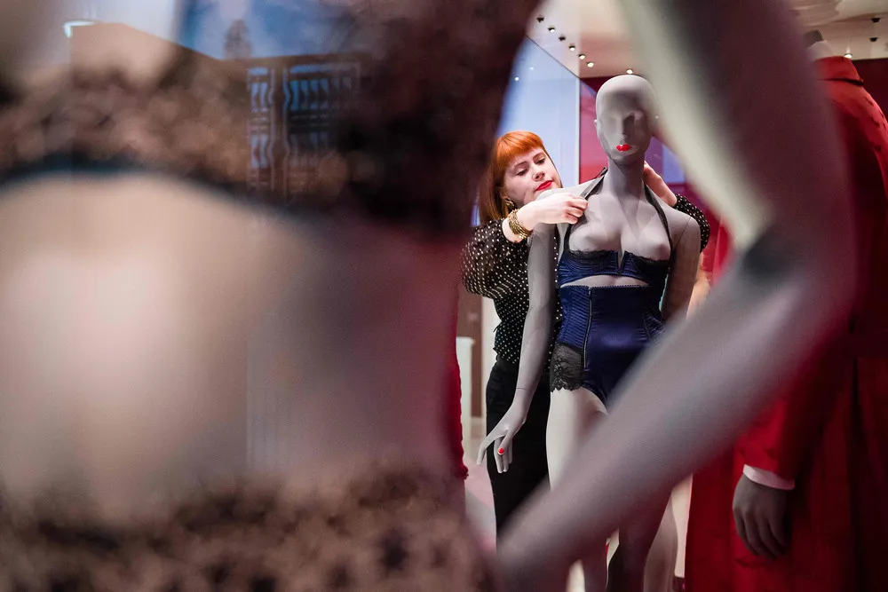 Simply Some Photos: Humans and Mannequins