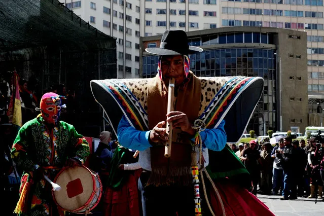 Musicians of the Aymara indigenous community from Tiahuanacu town perform during a ceremony marking the start of celebrations for the Aymara new year, which coincides with the upcoming winter solstice, in La Paz, Bolivia June 1, 2016. (Photo by David Mercado/Reuters)