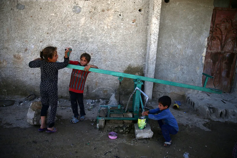 Peaceful Life of the Besieged City