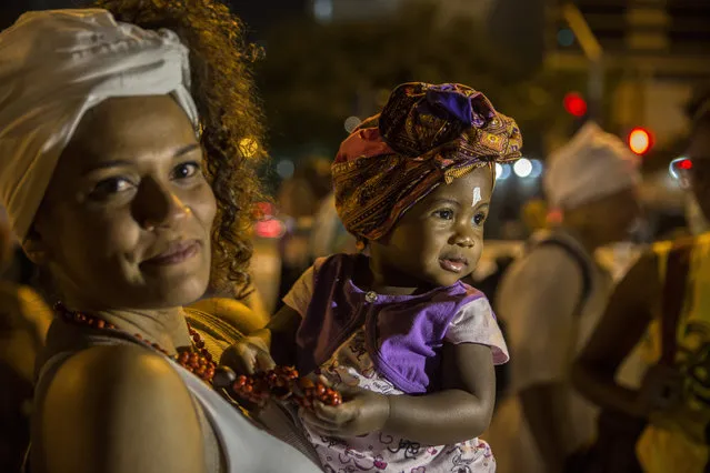 A woman poses while holding a baby during a protest against racism in Sao Paulo, Brazil, 25 July 2017. Hundreds of black women protested in the biggest citiy of Brazil to defend their rights and denounce the violence and racism that they still suffer, on the occasion of the International Day of the Black Latin American and Caribbean Woman, observed annually on 25 July. (Photo by  Sebastiao Moreira/EPA)