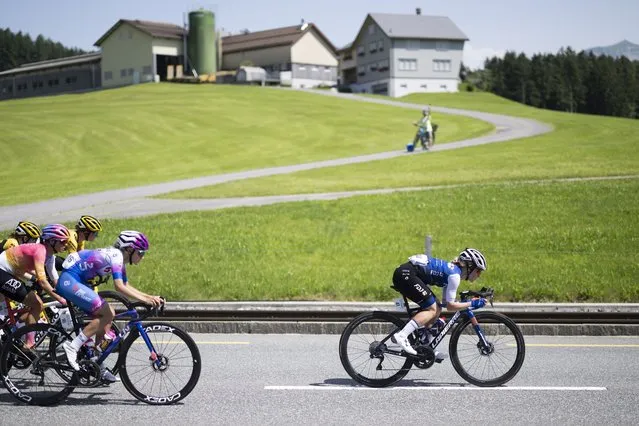 The peloton lead by Stine Borgli from Norway of FDJ Nouvelle-Aquitaine Futuroscope rides down to Appenzell during the third stage, a 124,4 km time race from Vaduz, Liechtenstein, to Chur, Switzerland, 20 June 2022, at the 2nd Tour de Suisse UCI ProTour cycling women's race. (Photo by Gian Ehrenzeller/EPA/EFE)
