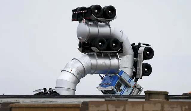 A seaside “funfair” sculpture is seen behind a wall in Weston-super-Mare, southwest England, Britain, August 19, 2015. Local media reports that the creation is a “dystopian” theme park created by artist Banksy and will open this weekend. (Photo by Suzanne Plunkett/Reuters)