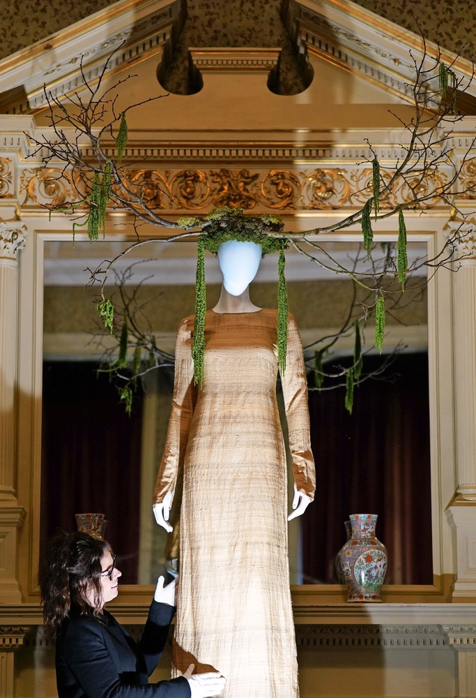 Humans and Mannequins