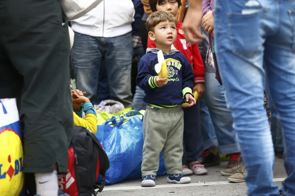 Young Migrants (100+ Photos)