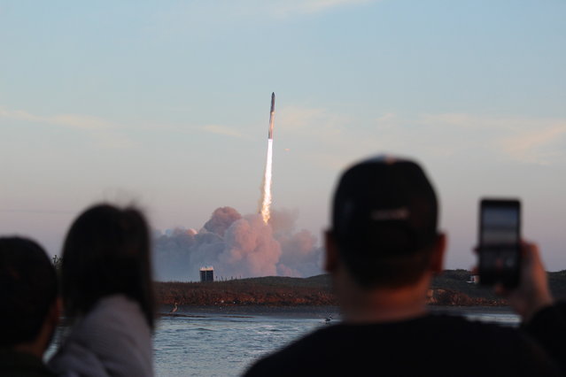 People watch the takeoff of the SpaceX Starship mega rocket in Matamoros, Tamaulipas state, Mexico, 18 November 2023. The second flight test of the uncrewed Starship spacecraft, carried out from Starbase in Boca Chica, Texas, USA, on the border with Mexico, once again gathered hundreds of people to watch the launch from the mouth of the Rio Grande in Matamoros. Starship soared roughly 55 miles (90km) above the ground on a planned 90-minute flight into space. But the rocket's Super Heavy first stage booster exploded over the Gulf of Mexico shortly after detaching. (Photo by Abraham Pineda-Jacome/EPA)