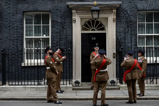Military personnel pose for photographs in front of 10 Downing Street, in London, Britain, November 9, 2017. (Photo by Mary Turner/Reuters)