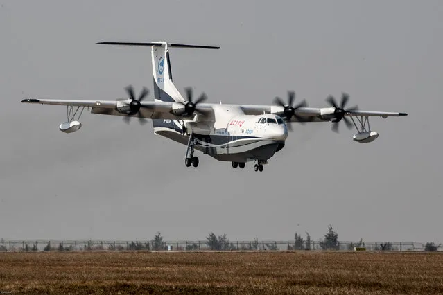 China's domestically developed AG600, the world's largest amphibious aircraft, is seen during its maiden flight in Zhuhai, Guangdong province, China December 24, 2017. (Photo by Reuters/China Stringer Network)