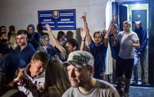 People detained during recent rallies of opposition supporters, who accuse strongman Alexander Lukashenko of falsifying the polls in the presidential election, leave the Okrestina prison early morning in Minsk on August 14, 2020. Thousands of protesters formed human chains and marched in Belarus on August 13, 2020 in a growing wave of peaceful demonstrations over President Alexander Lukashenko's disputed re-election and an ensuing brutal police crackdown. (Photo by Sergei Gapon/AFP Photo)