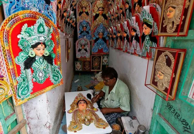 An artisan works on an idol of Hindu goddess Durga at a workshop ahead of the Durga Puja festival in Kolkata, India, September 20, 2016. (Photo by Rupak De Chowdhuri/Reuters)