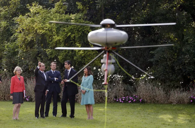 A drone flies in the gardens of the Elysee Palace in Paris, September 9, 2014. (Photo by Patrick Kovarik/Reuters)