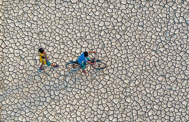 “A Thirsty Earth”. A drone shot captures villagers crossing drought-stricken fields in Bangladesh. (Photo by Abdul Momin/Royal Meteorological Society’s Weather Photographer of the Year Awards)