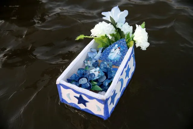 An offering by devotees of the Afro-Brazilian goddess of the sea Lemanja pay tribute on Lemanja's Day floats in the sea at Ramirez beach in Montevideo February 2, 2015. (Photo by Andres Stapff/Reuters)