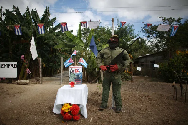 An effigy representing a “Barbudo” (bearded) guerrilla soldier stands along the road before the ashes of Cuba's former President Fidel Castro are to pass during a journey to the eastern city of Santiago de Cuba, in Cascorro, Cuba, December 2, 2016. (Photo by Alexandre Meneghini/Reuters)