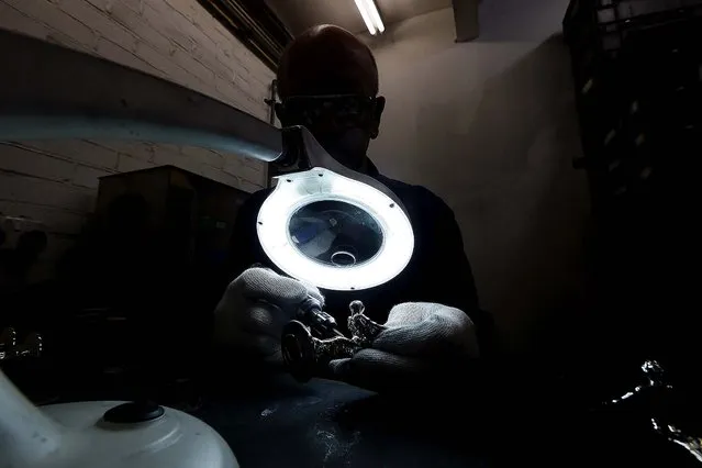 Worker Ronald Little finishes a “Spirit of Ecstasy”. (Photo by Stefan Wermuth/Reuters)