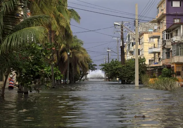 Flooded streets are seen in Havana January 23, 2016. (Photo by Enrique de la Osa/Reuters)