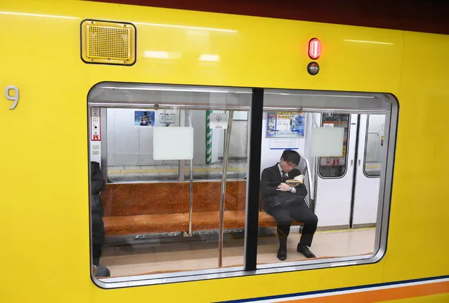 A man reads on a train on Tuesday November 01, 2016 in Tokyo, Japan. (Photo by Matt McClain/The Washington Post)