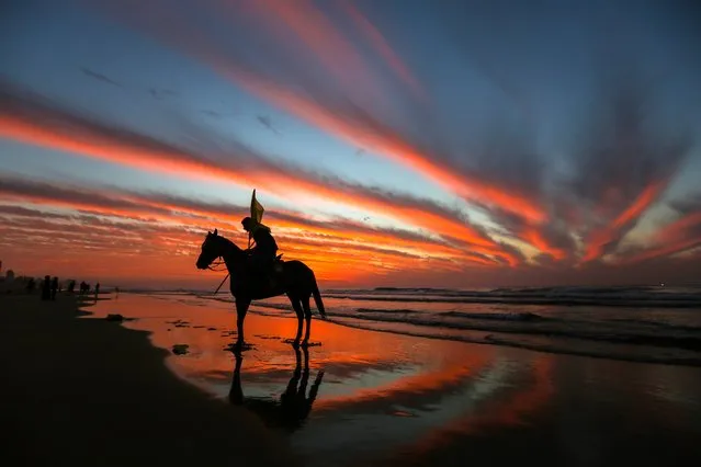 A Palestinian horseman rides on the beach at sunset a few hours prior to the new year's celebrations, west of in Gaza city on December 31, 2018. (Photo by Mahmud Hams/AFP Photo)
