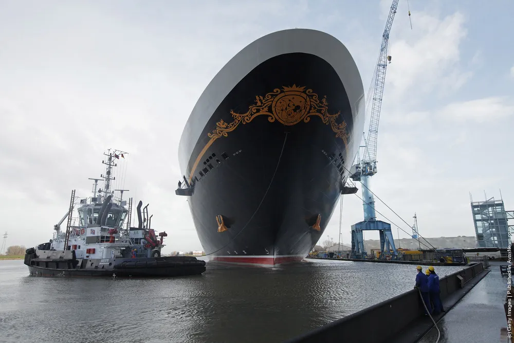 “Disney Fantasy” Launches From German Shipyard
