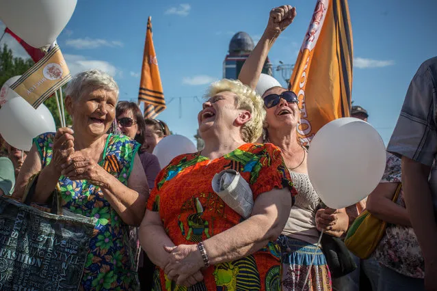 About 500 people  gathered in Donetsk's Lenin Square May 24,2014, to denounce Sunday's vote as an illegal exercise by the “junta” that took power in Kiev. (Photo by Evelyn Hockstein/The Washington Post)
