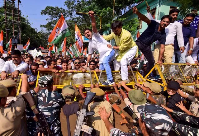 Activists from India's main opposition Congress party shout slogans as they are stopped by police during a protest against what the activists say is economic slowdown in the country, in Guwahati, India, November 6, 2019. (Photo by Anuwar Hazarika/Reuters)