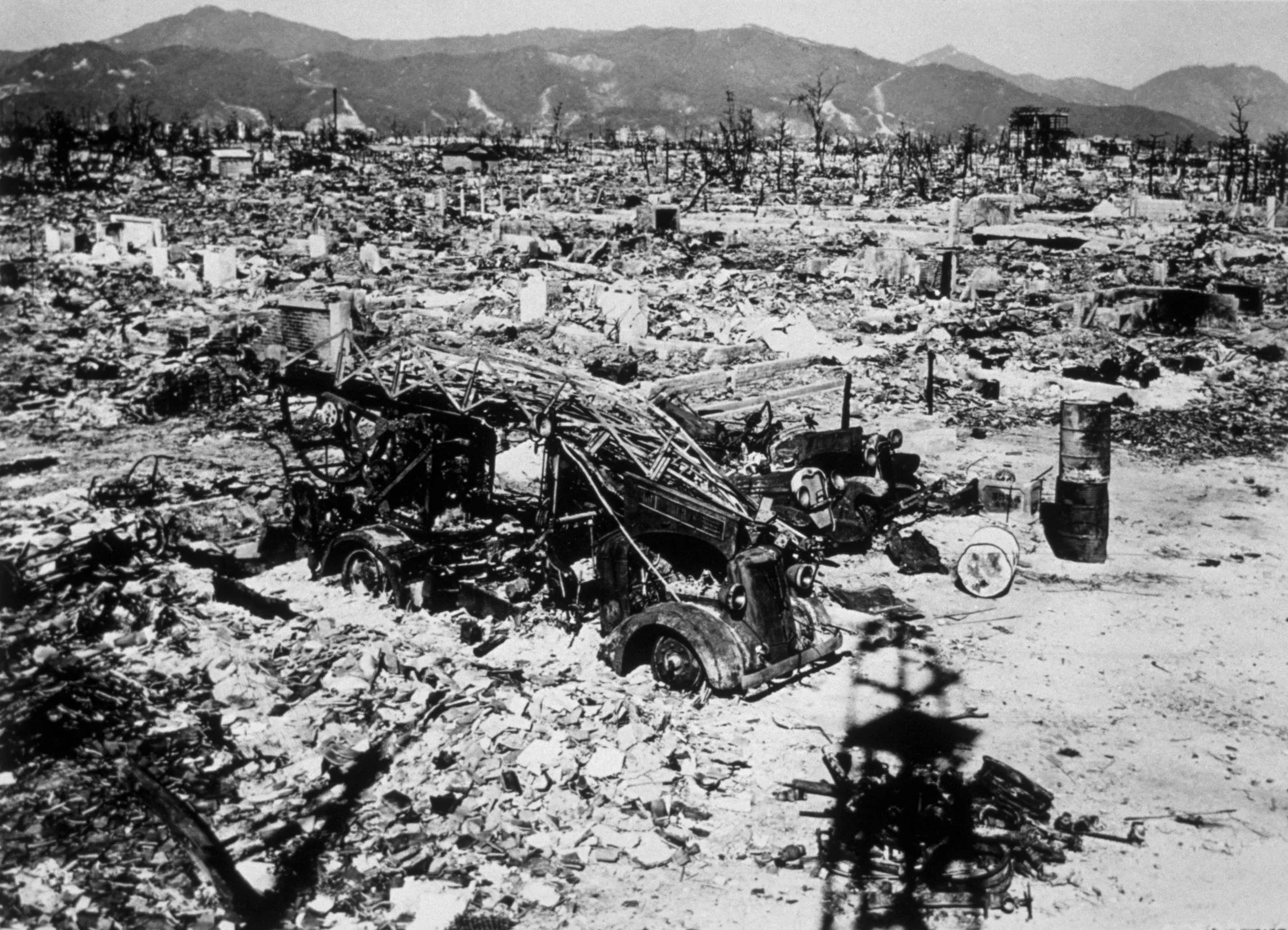 Америка сбросила бомбы на японию. Хиросима Нагасаки 1945 трупы. Последствия ядерного удара.