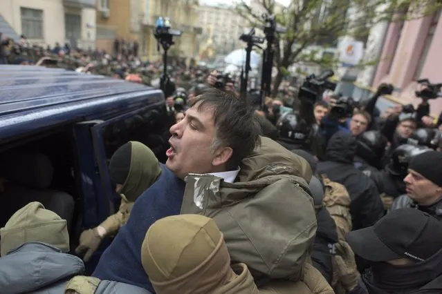 Ukrainian Security Service officers detain Mikheil Saakashvili at his house in Kiev, Ukraine, Tuesday, December 5, 2017. (Photo by Evgeniy Maloletka/AP Photo)