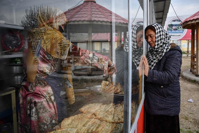 Afghan women prepare “Bolani”, flatbreads stuffed with potatoes, at a bakery during the holy fasting month of Ramadan in Mazar-i-Sharif on March 6, 2025. (Photo by Atif Aryan/AFP Photo)