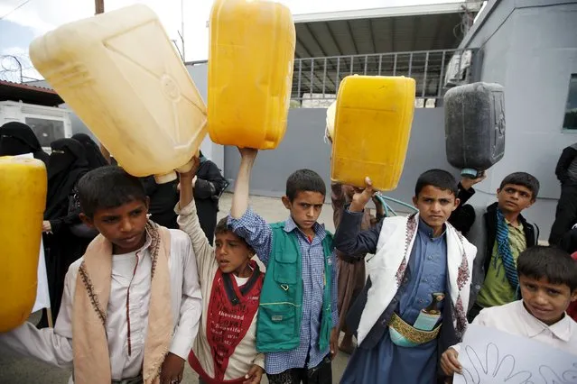 Boys hold up jerrycans to represent drinking water during a protest against a Saudi blockade of Yemen's ports, outside the United Nations' offices in Sanaa, Yemen October 19, 2015. U.N.-sponsored talks to end months of fighting in Yemen will convene in Geneva at the end of October, the U.N. special envoy for the issue has announced, urging the parties to try to make the negotiations a success. (Photo by Khaled Abdullah/Reuters)
